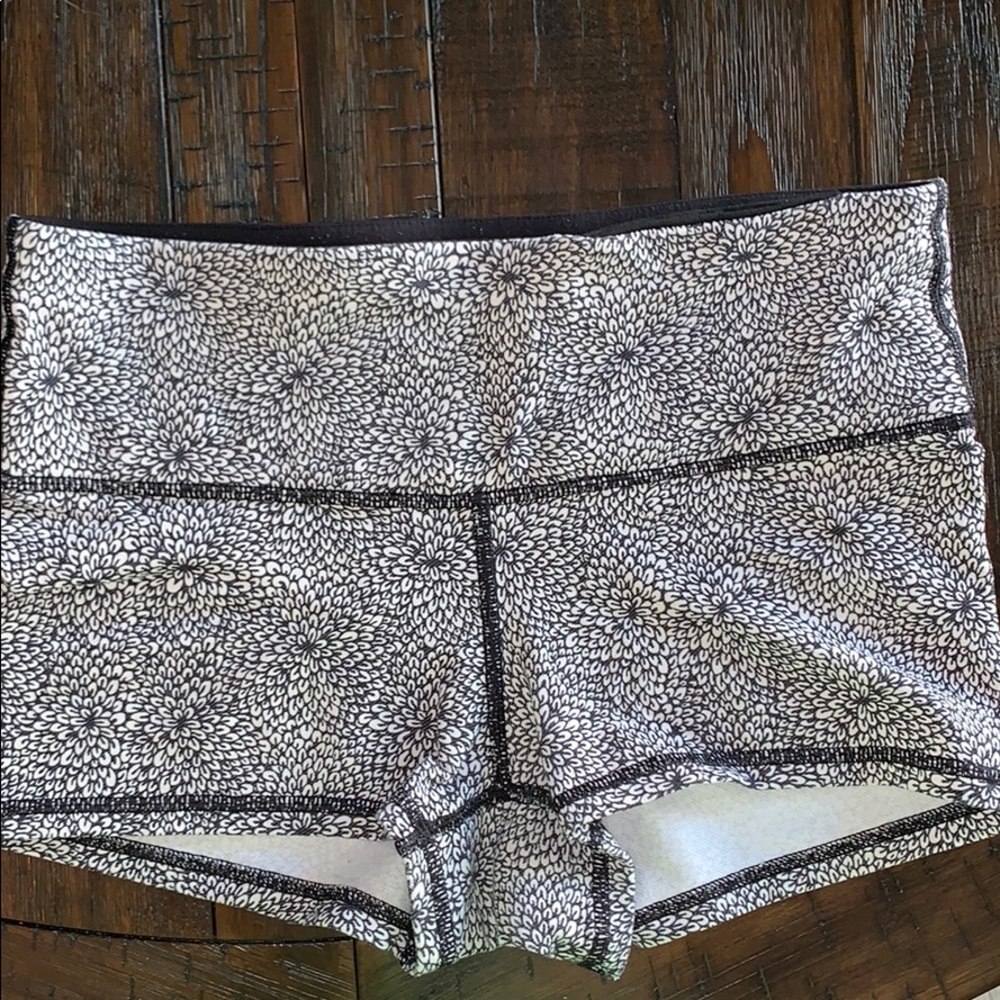 lulu lemon floral in movement shorts
